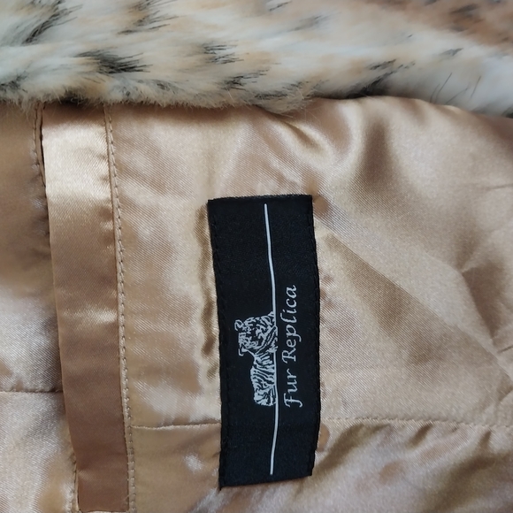 Luxurious Faux Fur Coat in Brown and Black (Long) - Picture 3 of 7